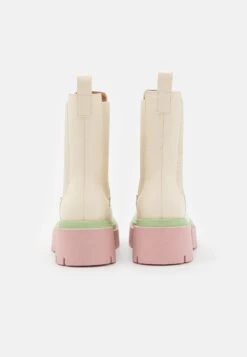 Even&Odd Enkellaarsjes Met Plateauzool - Beige -Even-Odd Winkel 04cb6bdcbf084366bf14dba3f3a5e825