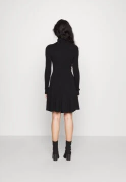 Gebreide Jurk - Black -Even-Odd Winkel 0be725a2a4d542aa8c93e8e29a0e6116