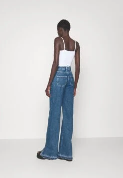 Straight Leg Jeans - Light Blue Denim -Even-Odd Winkel 122eedbef0444997a669afc8e02ece9d