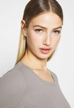 Even&Odd Longsleeve - Grey 12 Even&Odd Longsleeve - Grey -Even-Odd Winkel 199fa1d172f641b0a11bdd210b63de7e