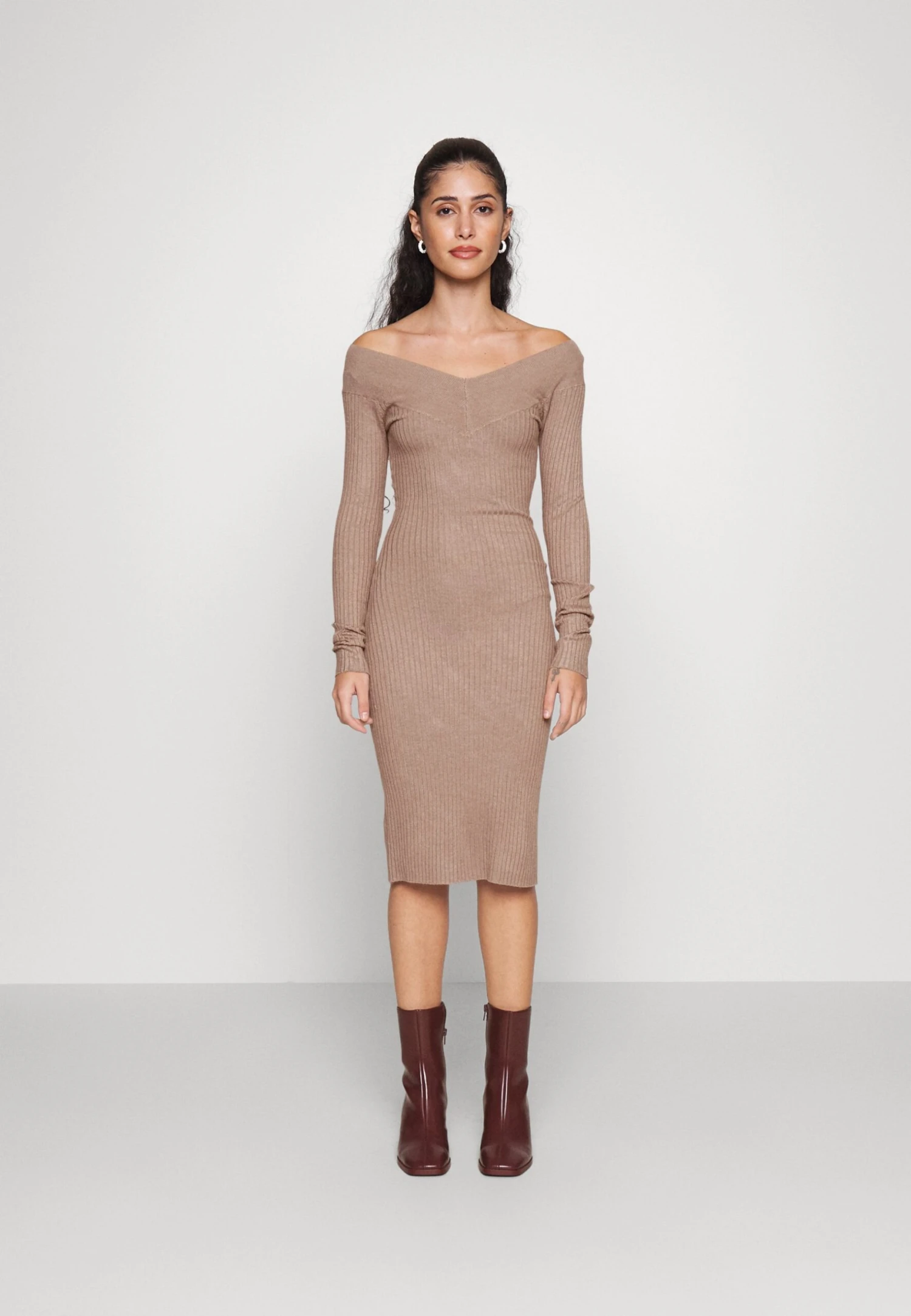 V Ausschnitt Ripp Mini Bodycon Strickkleid - Etui-Jurk - Taupe 3 V Ausschnitt Ripp Mini Bodycon Strickkleid - Etui-Jurk - Taupe