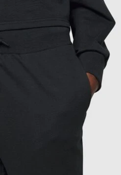 Set - Trainingspak - Black 21 Set - Trainingspak - Black -Even-Odd Winkel 2475c76b503d4f72a0937b95297fa5a2