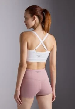 ESSENTIAL 2 PACK MEDIUM SUPPORT SPORTS BRA WITH ADJUSTABLE CROSS BACK - Sport-bh Met Medium Support - White/black -Even-Odd Winkel 2665a04306c942a1b9fbb07f5d77edd3