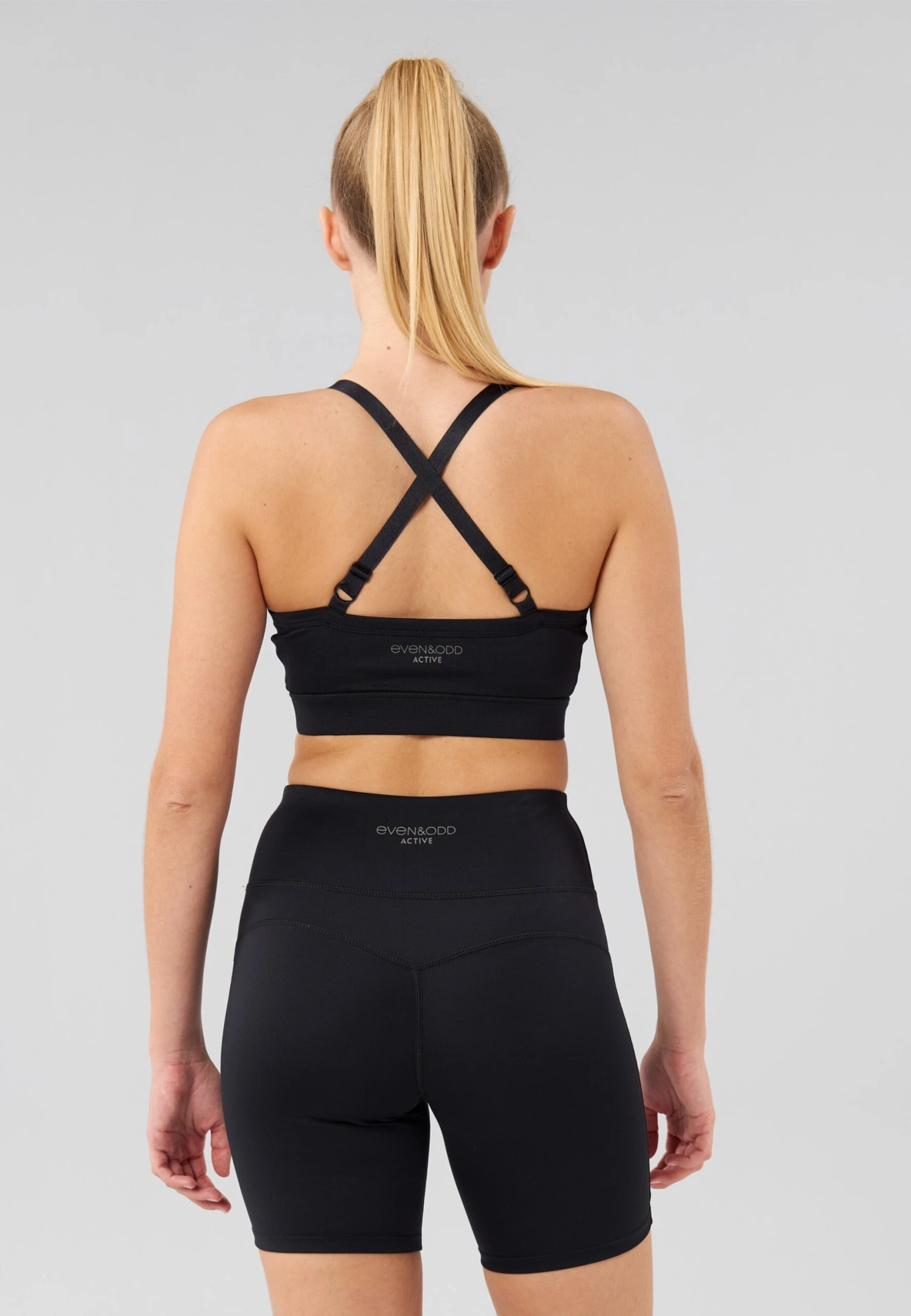 ESSENTIAL QUICK DRY MEDIUM SUPPORT SPORTS BRA WITH ADJUSTABLE CROSS BACK - Sport-bh Met Medium Support - Black 3 ESSENTIAL QUICK DRY MEDIUM SUPPORT SPORTS BRA WITH ADJUSTABLE CROSS BACK - Sport-bh Met Medium Support - Black
