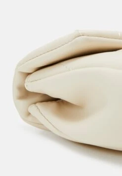 Even&Odd Clutch - Offwhite 10 Even&Odd Clutch - Offwhite -Even-Odd Winkel 31f8a620c1ab4a9bbbb0a6ae490e0d3e