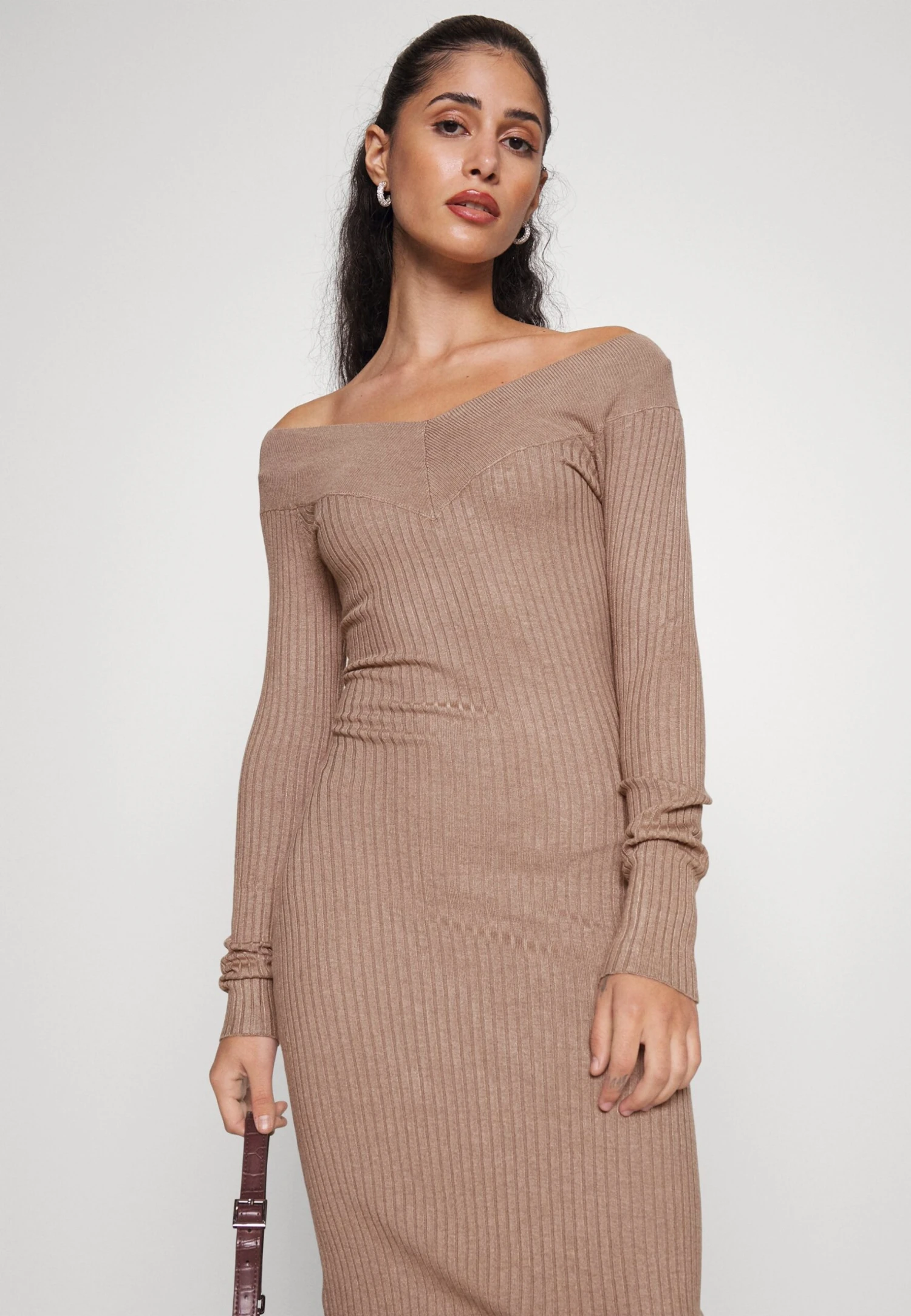V Ausschnitt Ripp Mini Bodycon Strickkleid - Etui-Jurk - Taupe 6 V Ausschnitt Ripp Mini Bodycon Strickkleid - Etui-Jurk - Taupe - Afbeelding 4