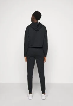 Set - Trainingspak - Black 17 Set - Trainingspak - Black -Even-Odd Winkel 46cc5e99ec61437f9c393a33727c91c2