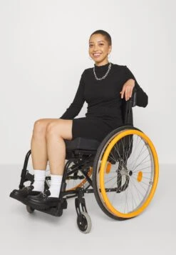 Even&Odd Kokerrok - Black -Even-Odd Winkel 4a8a87ca7fa248a7876853f254cda967