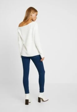 Trui - Off White -Even-Odd Winkel 4c4764e92af94e45bb7ad0fbe53eb33e