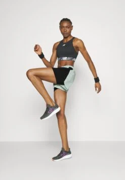 Even-Odd Winkel -Even-Odd Winkel 4e956de0588a4d1dbe8928bb60e6854d