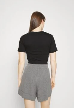 T-Shirt Basic - Black 9 T-Shirt Basic - Black -Even-Odd Winkel 52035717e8c444a9a7d38bc804e150ec