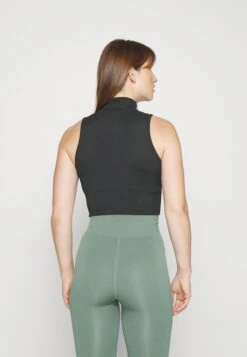 Top - Black -Even-Odd Winkel 55465710ce974a78a0fc2fef4ef62551