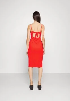Even&Odd Eo-Ss23-C144-Sj / Strappy V Neck Knot Front Waist Midi Dress / 302 - Red - Jurk - Red -Even-Odd Winkel 5dfd27ad6056474f8b8c1440cc16c396