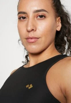 Top - Black -Even-Odd Winkel 61c6c8c08f2440f1a9b840e4f82b0b2c