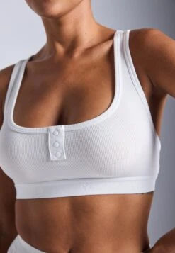 LIGHT SUPPORT FINE RIBBED SPORTS BRA WITH RACER BACK - Sport-bh Met Medium Support - White -Even-Odd Winkel 6d0f41f87fc9455b8f7f3afb5a840938