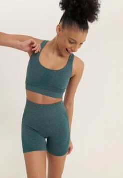 MEDIUM SUPPORT SEAMLESS SPORTS BRA WITH CUT OUT RACER BACK - Sport-bh Met Medium Support - Mint