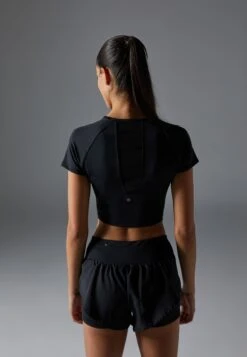 CROPPED SPORTS T SHIRT - T-shirt Basic - Black -Even-Odd Winkel 8138695d72164247837edb3524aa6654