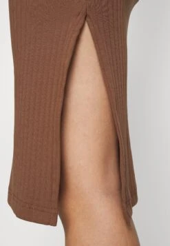 Pencil Skirt With Slit - Kokerrok - Brown 11 Pencil Skirt With Slit - Kokerrok - Brown -Even-Odd Winkel 954f7981835e476381a28023a09b166b