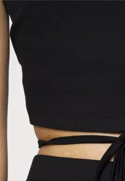 Top - 802 - Black_001 - White -Even-Odd Winkel 9ffd88a76585426395e9a03db26003d8