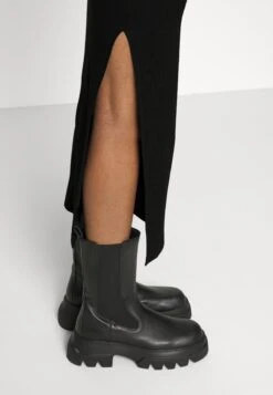 Column Maxi Dress- Maxi-Jurk - Black 15 Column Maxi Dress- Maxi-Jurk - Black -Even-Odd Winkel a42f54eefa904390a221757780e71146