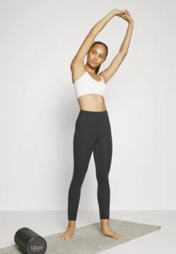 Sport-Bh Met Light Support - Off-White -Even-Odd Winkel ac78fd112c9145ca958837d83e8ea01c