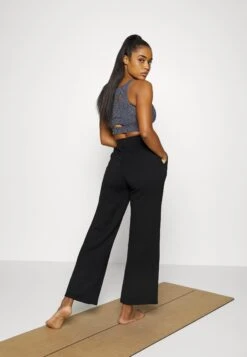 Trainingsbroek - Black 11 Trainingsbroek - Black -Even-Odd Winkel ae020d67c8594a45808c84f9550f3063