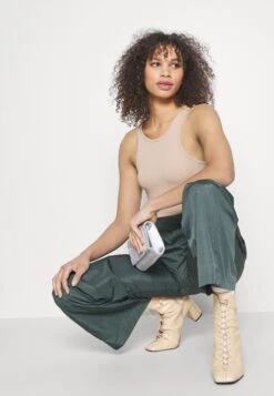 Cargobroek - Dark Green -Even-Odd Winkel b63af1810ea3484ea6b47ce70bea45cb