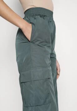 Cargobroek - Dark Green -Even-Odd Winkel c1c677b9615d4c17bca01cf9d1e69dc5