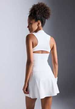 SLEEVELESS TENNIS TOP WITH 1/2 ZIP & BACK CUT OUT - Top - White -Even-Odd Winkel c69bf4dcb4074c15976790c0e43962db