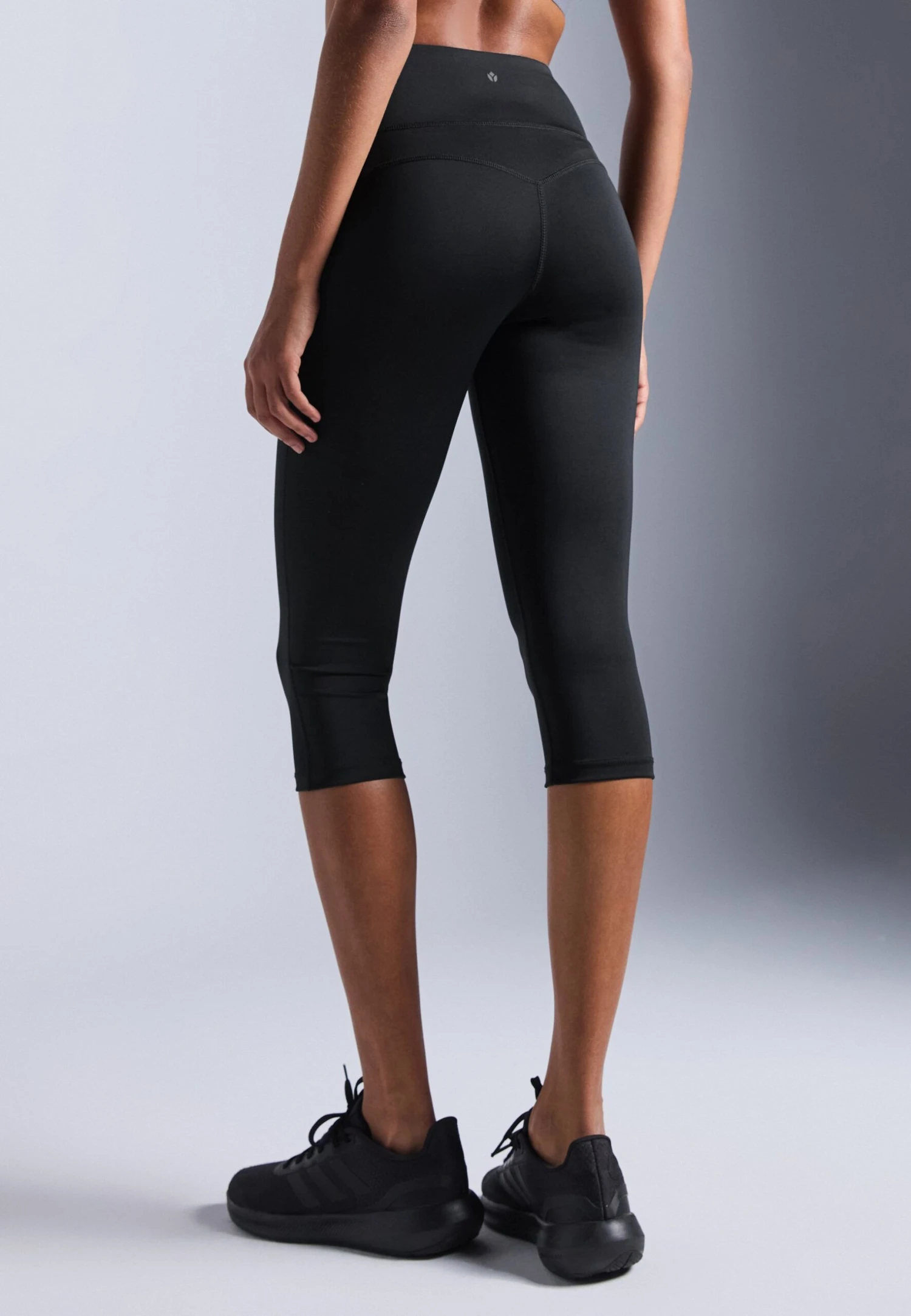 ESSENTIAL QUICK DRY CAPRI HIGH RISE LEGGINGS - Tights - Black 5 ESSENTIAL QUICK DRY CAPRI HIGH RISE LEGGINGS - Tights - Black - Afbeelding 3