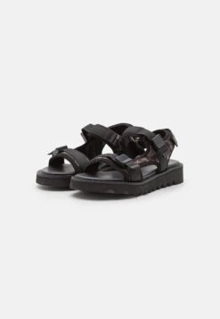 Outdoorsandalen - Black -Even-Odd Winkel ceca28676e9941c4a38a7674de96a3df