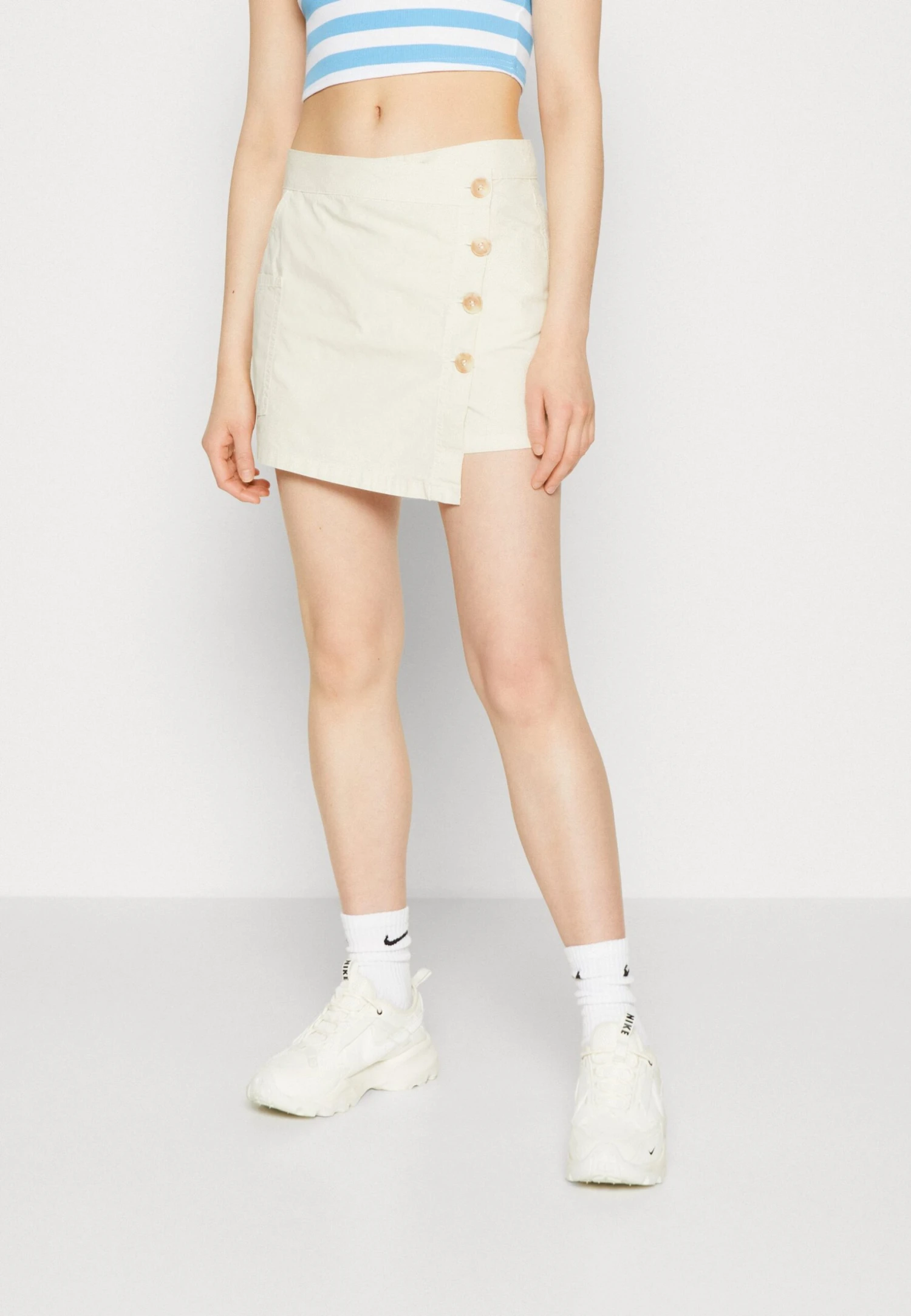Even&Odd Shorts - Off-White 3 Even&Odd Shorts - Off-White