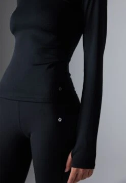 QUICK DRY HIGH NECK LONG SLEEVE TOP WITH THUMB HOLES - Longsleeve - Black -Even-Odd Winkel d8c13a7821be45e3b8c963d3f3277024