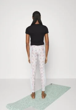 T-Shirt Basic - Black -Even-Odd Winkel daebded9de9c426baff158281874d67f