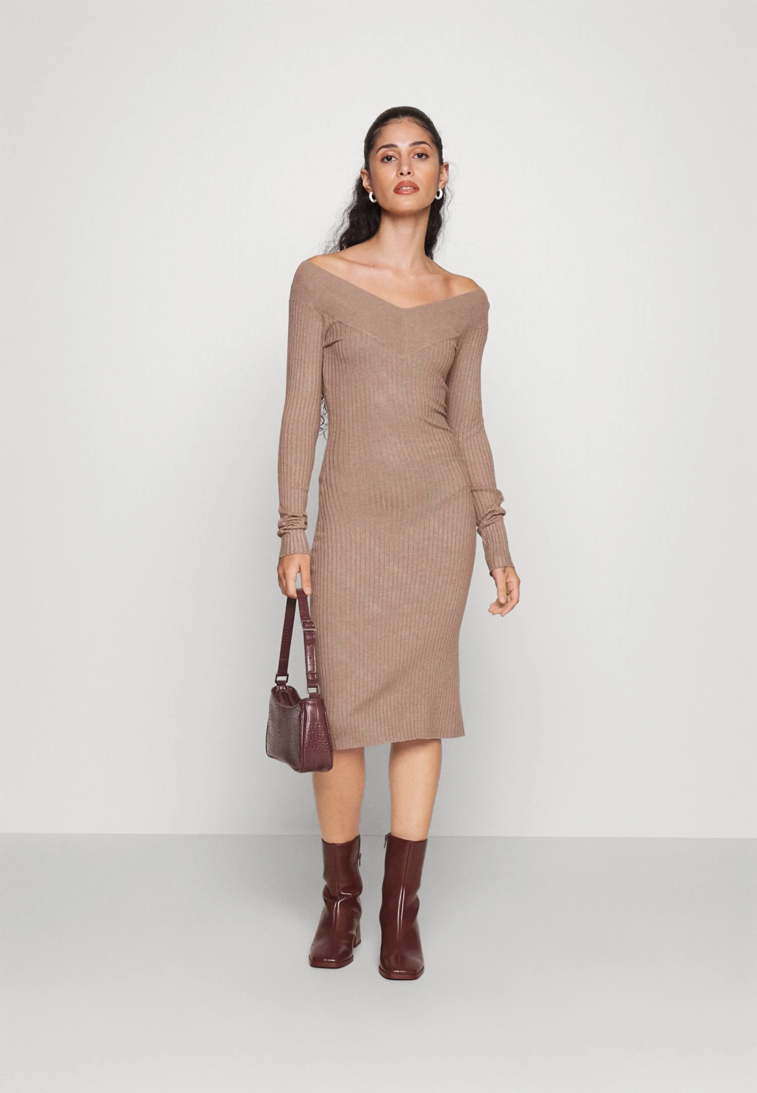 V Ausschnitt Ripp Mini Bodycon Strickkleid - Etui-Jurk - Taupe 4 V Ausschnitt Ripp Mini Bodycon Strickkleid - Etui-Jurk - Taupe - Afbeelding 2