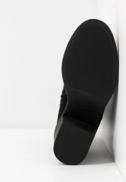 Overknee Laarzen - Black 15 Overknee Laarzen - Black -Even-Odd Winkel e63ceda5026b41f59b1564569a868789