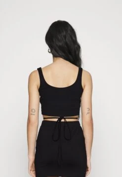 Top - 802 - Black_001 - White -Even-Odd Winkel e7e00129f7584864a416e19b1daa9fc2